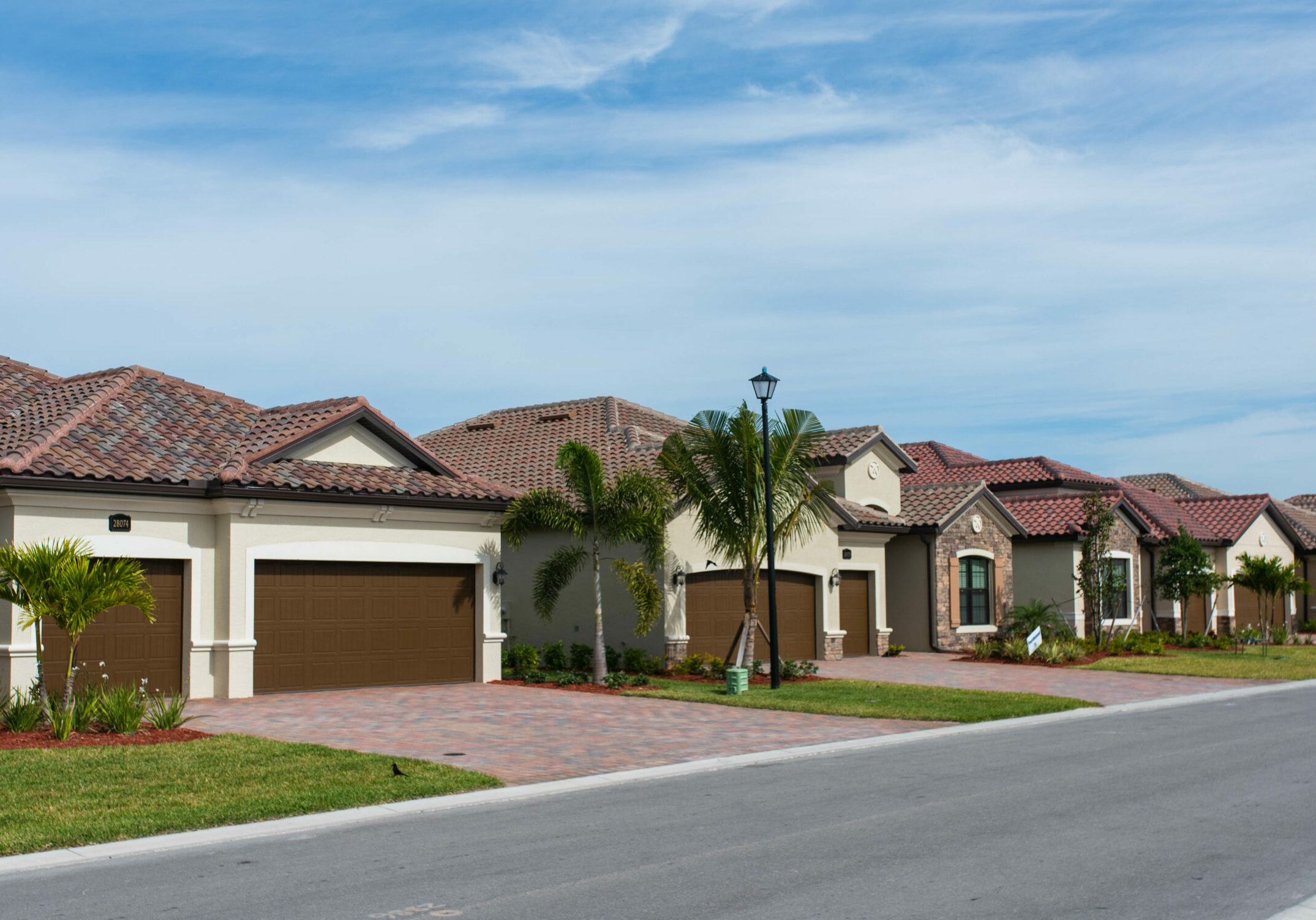 New houses and property developments in a Florida golf community